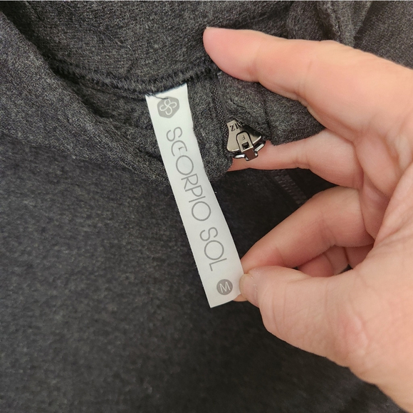 Scorpio Sol Women's Nova Zip Neck Long Sleeve Shirt Gray Size Medium NWOT - Picture 5 of 5